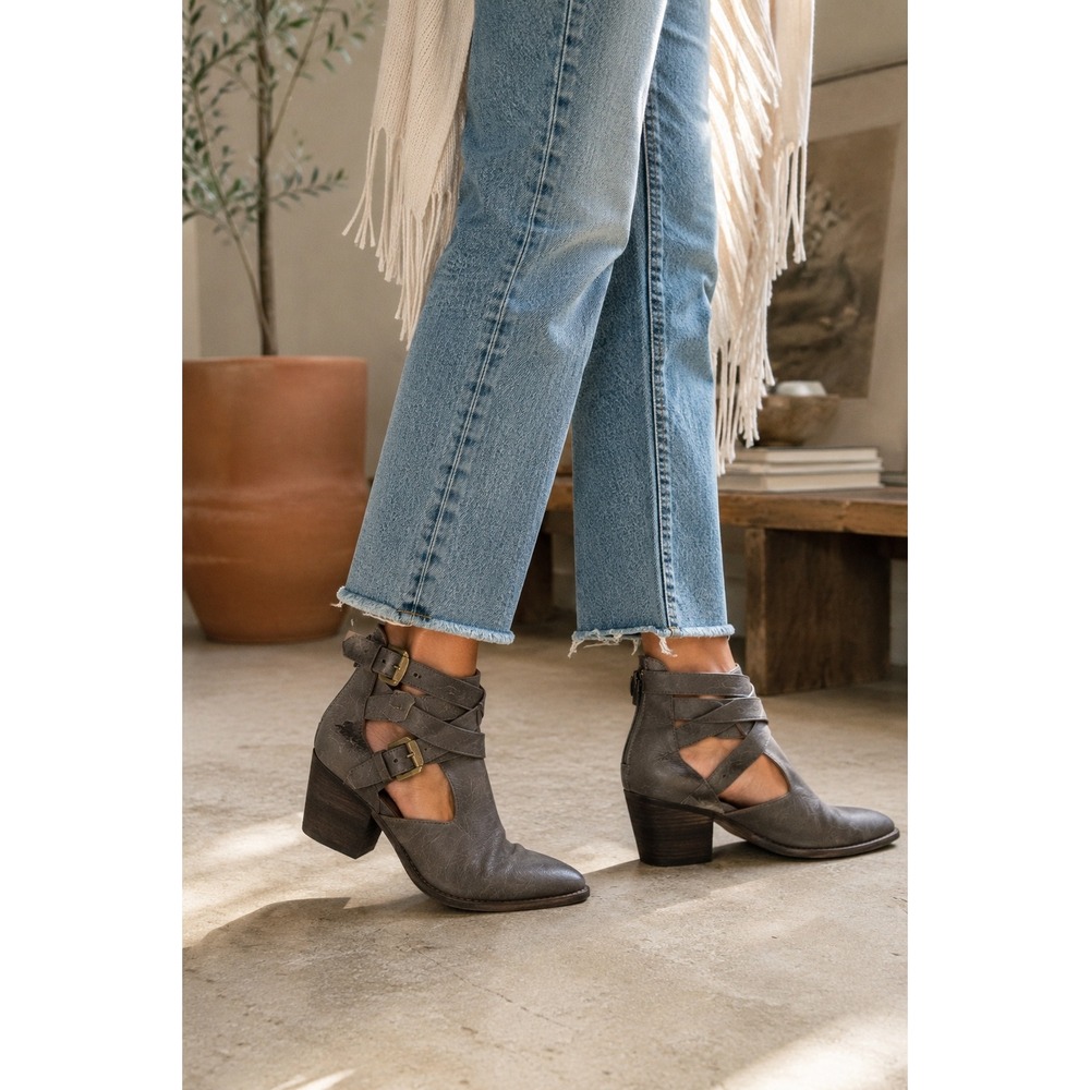 Jeffrey Campbell Everwell Gray Moto Western Cutout Buckle Ankle‎ Booties 8.5